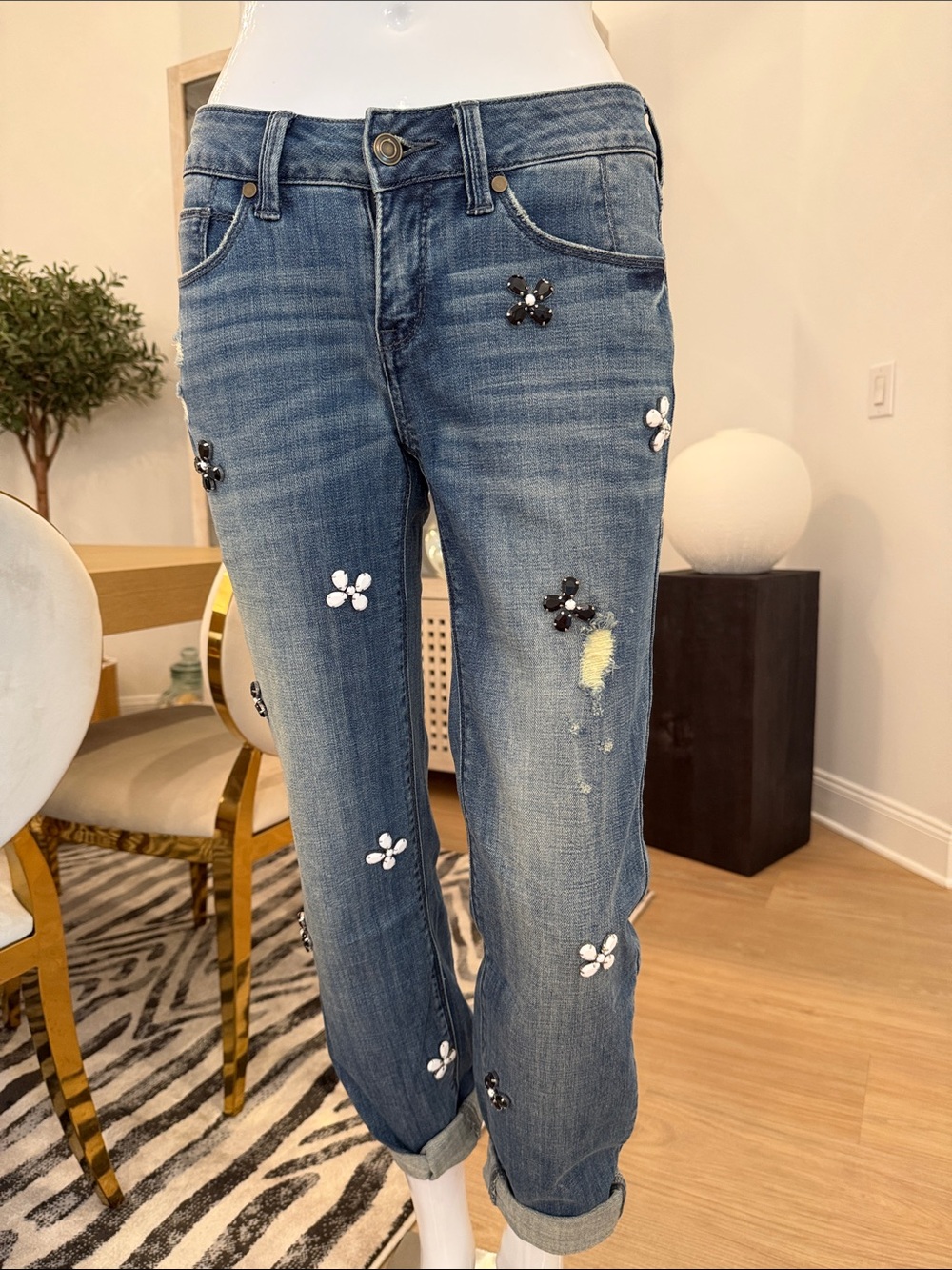 Embellished Blue Women's Jeans with Floral Bead Accents
